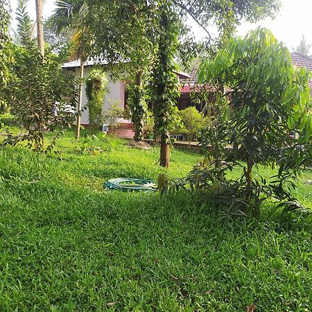 Runnin Airport - Homestay Gurpur Buitenkant foto