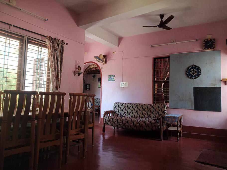 Runnin Airport - Homestay Gurpur Buitenkant foto