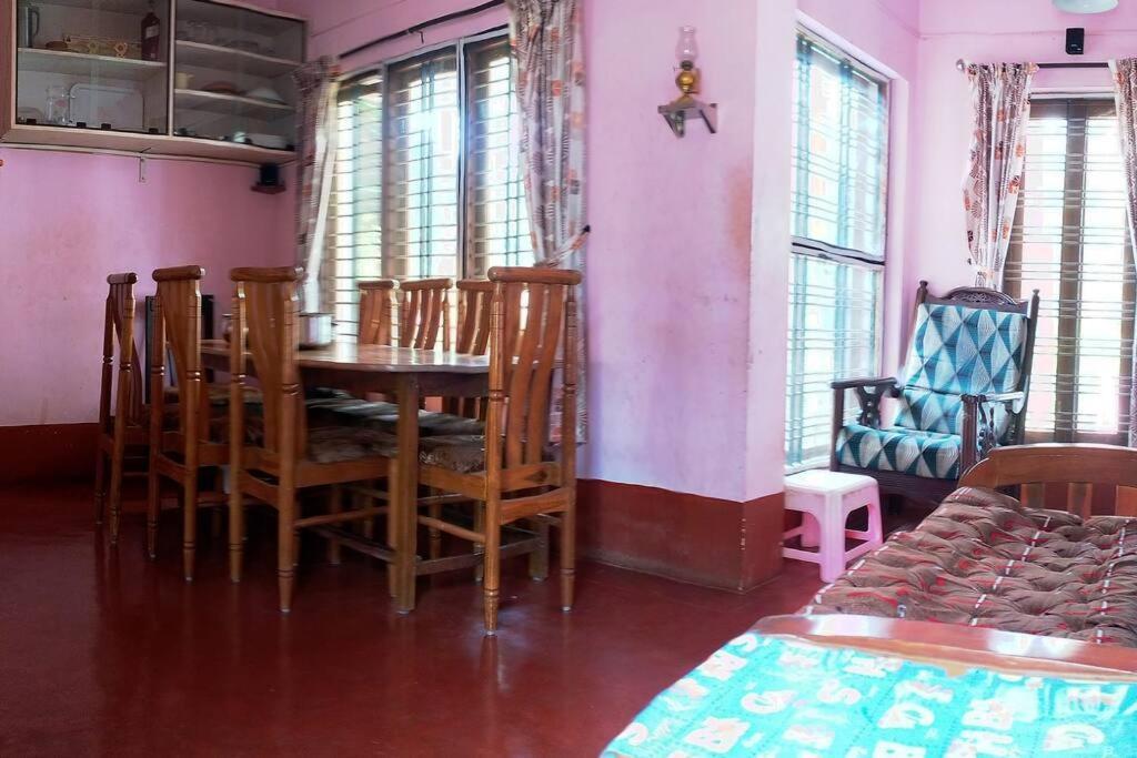 Runnin Airport - Homestay Gurpur Buitenkant foto