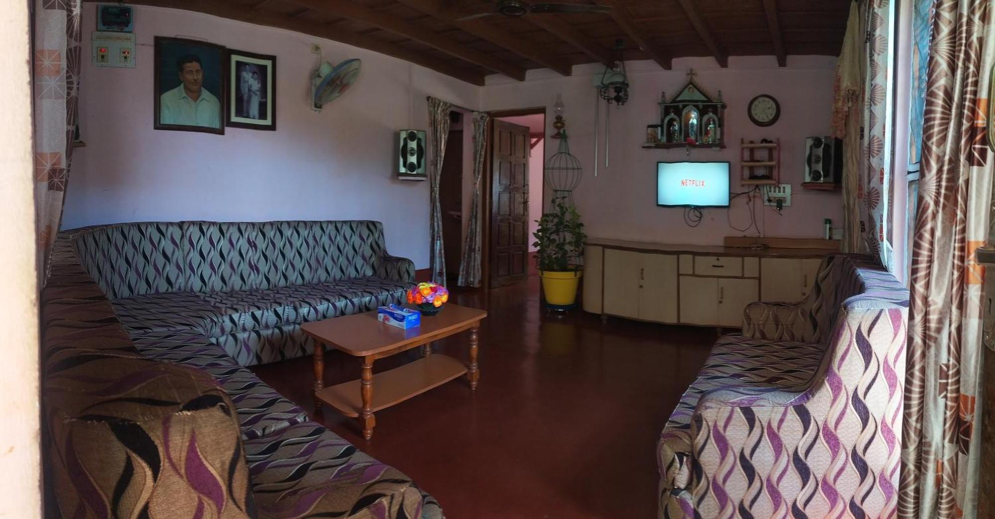 Runnin Airport - Homestay Gurpur Buitenkant foto