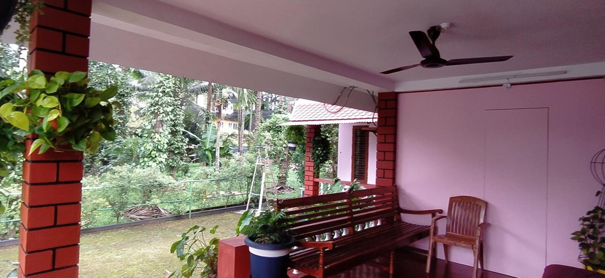 Runnin Airport - Homestay Gurpur Buitenkant foto