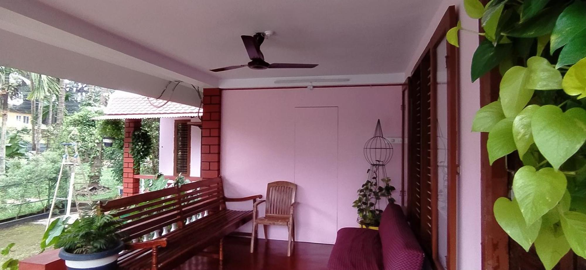 Runnin Airport - Homestay Gurpur Buitenkant foto