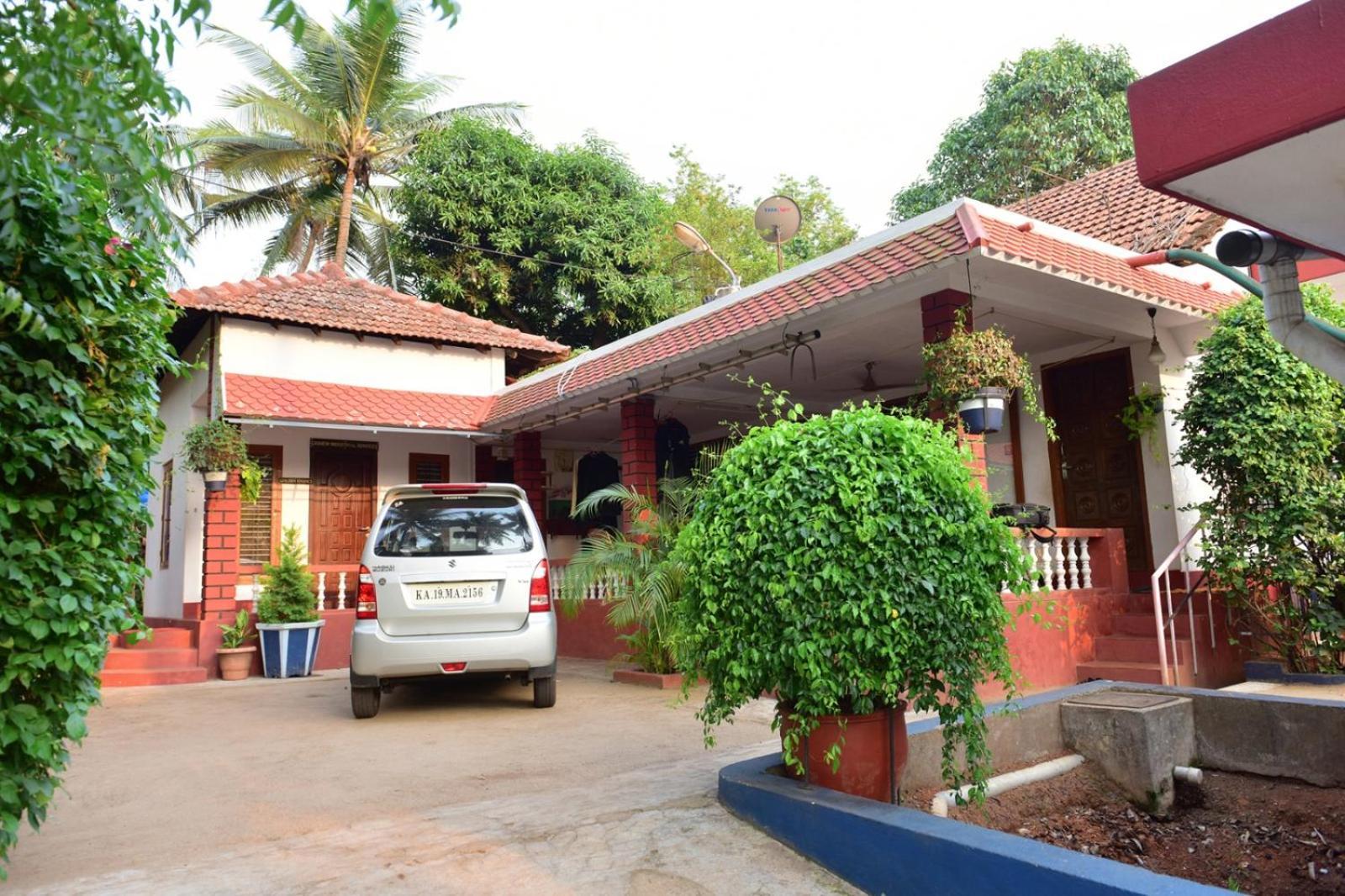 Runnin Airport - Homestay Gurpur Buitenkant foto